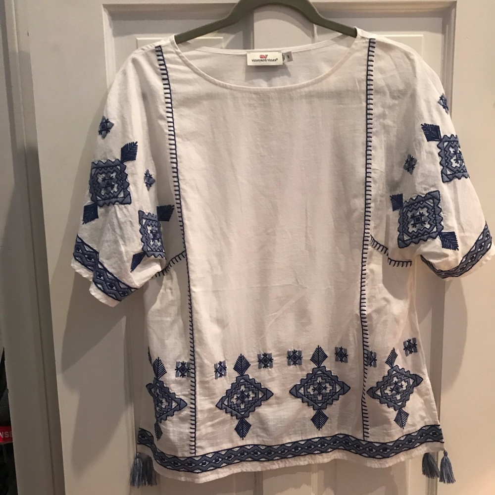 Vineyard vines white embroidered top